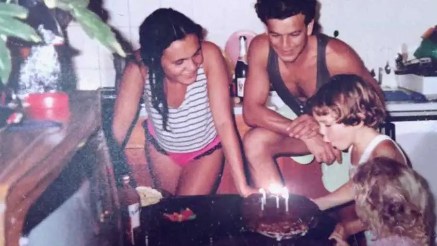 Los padres de Mario Casas con el pequeño Mario y su hermana Sheila.