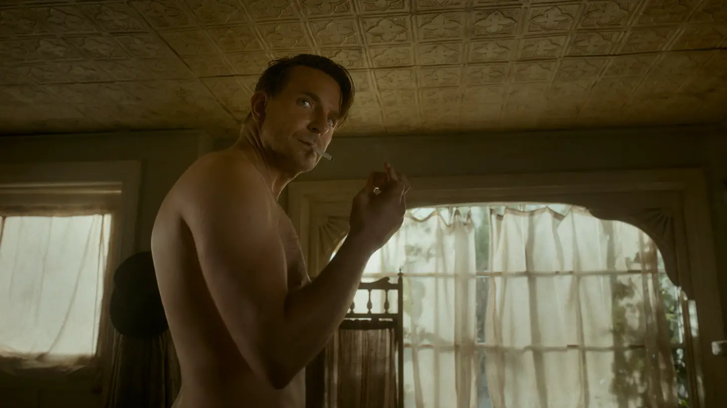 Primer desnudo integral de Bradley Cooper