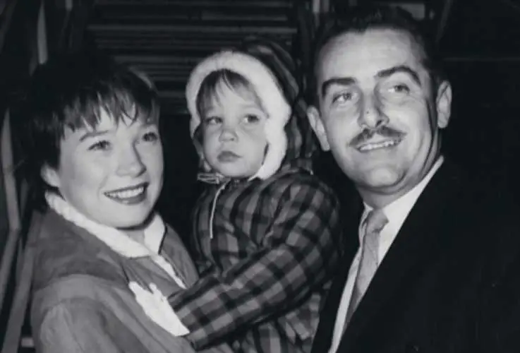 Shirley MacLaine con su esposo y su hija.